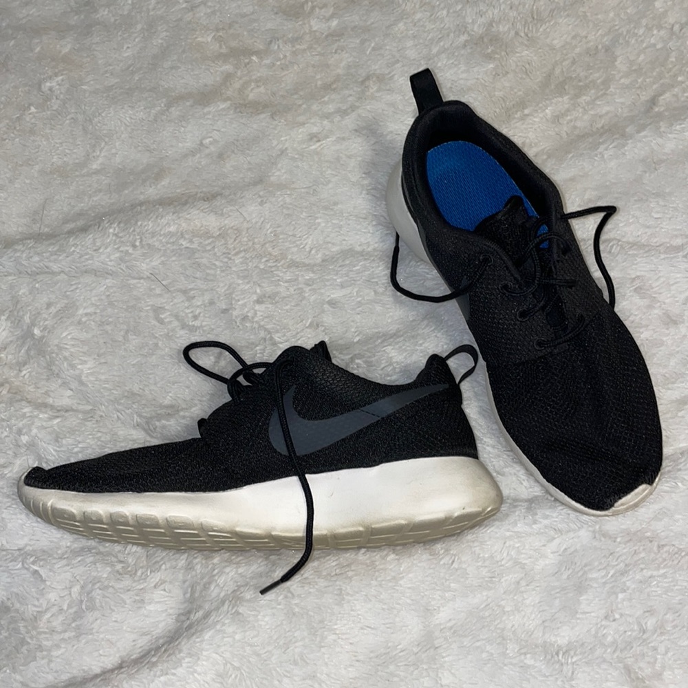 Nike size mens 8.5 Black Roshe running shoes